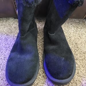 KOOLABURRA WOMENS NALIE SHORT BOOTS. Size 6